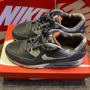 SIZE 10.5 NIKE AIR MAX 90 PRINT from 2018 in “WOLF GREY/WHITE/ORANGE” color-way.